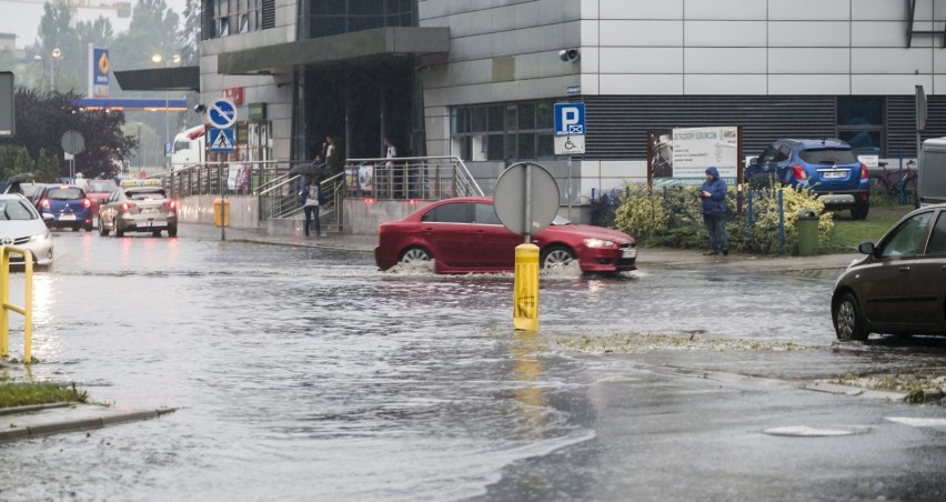 Wczorajsze (18.07) intensywne opady i burze, które...