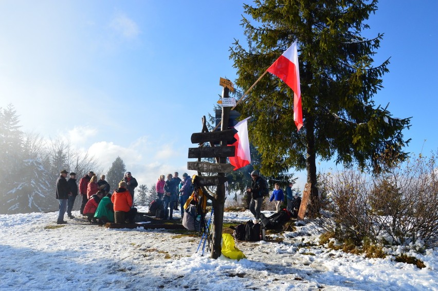 11 listopada w Beskidzie Małym. Śnieg, słońce i śpiewanie