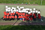 Festyn w Parku Przyjaźni. Na koniec utworzono wielką biało-czerwoną flagę. ZDJĘCIA