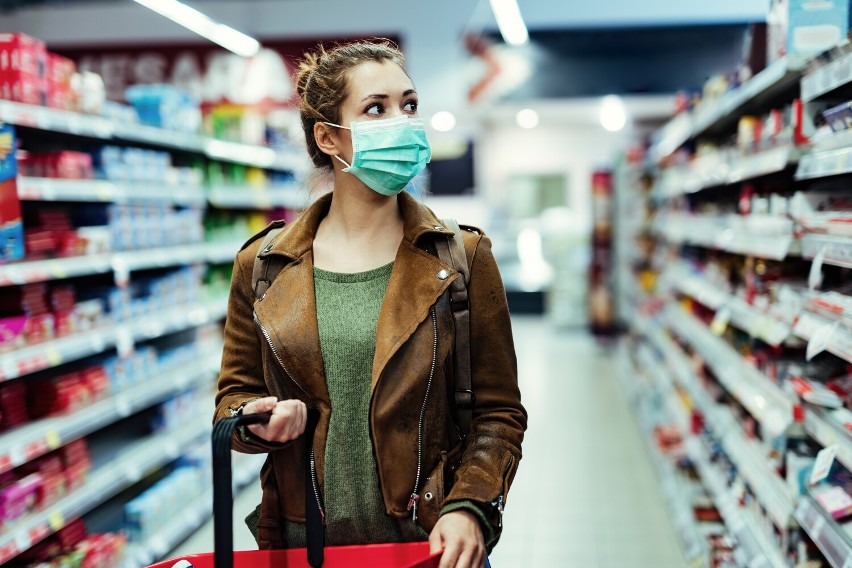 Gdzie zrobisz najtańsze zakupy przed świętami? Porównanie cen z Lidla, Biedronki i Auchan (NAJNOWSZE DANE)