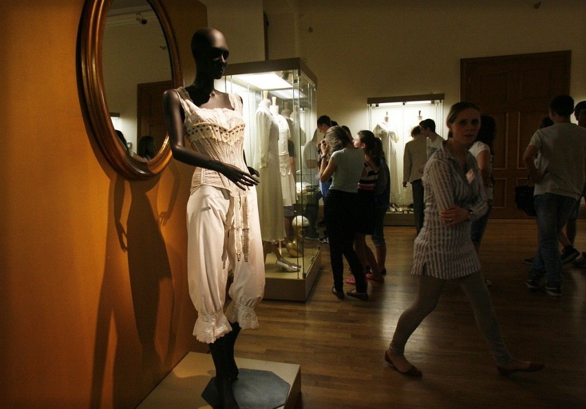 Pokaz mody w legnickim muzeum (ZDJĘCIA)