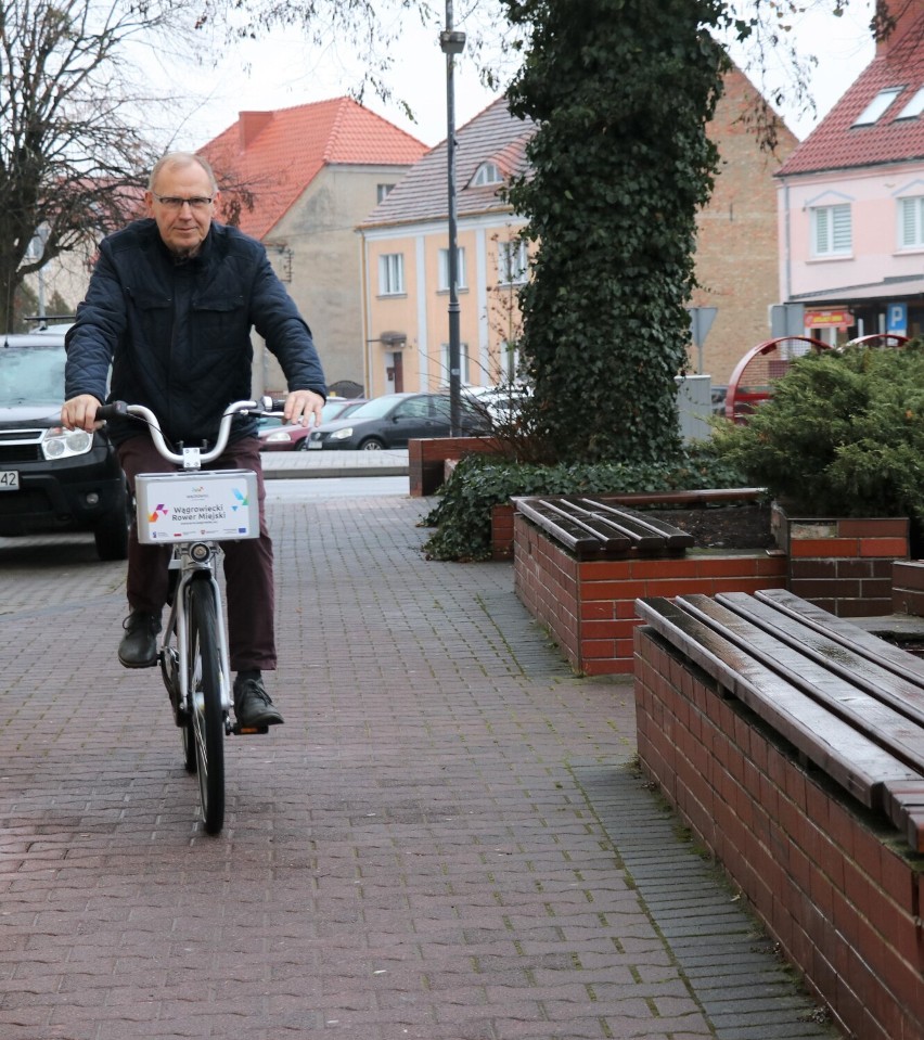 Nowe rowery miejskie w Wągrowcu zaprezentowane. Nagrodzono także rekordzistę przejazdów w 2022 roku