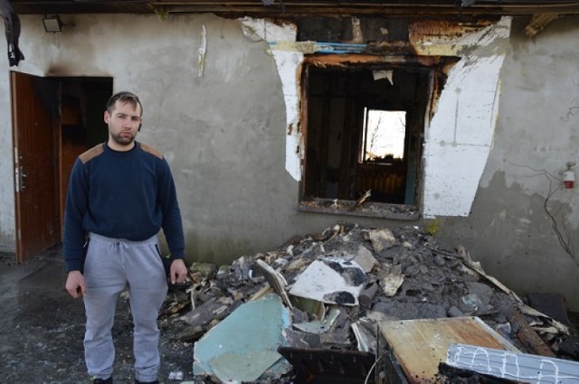 Wojciech Chybiński tak jak jego ojciec każdą zaoszczędzoną złotówkę wydawał na remont domu, który dziś spłonął