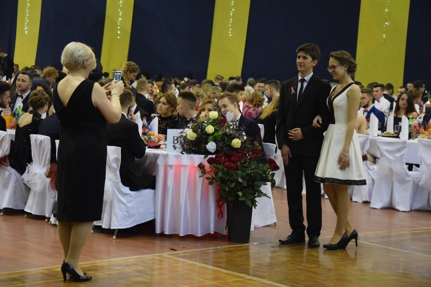 Studniówka 2017 Liceum Ogólnokształcącego im. M. Kopernika w Częstochowie [ZDJĘCIA]