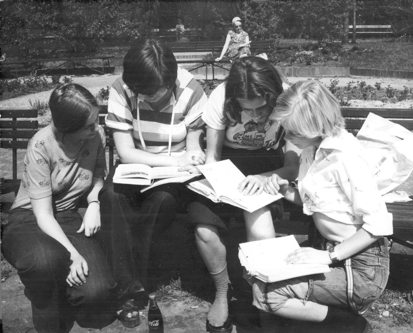 Warszawa, 1977-05-04. Nauka przed maturalnym egzaminem