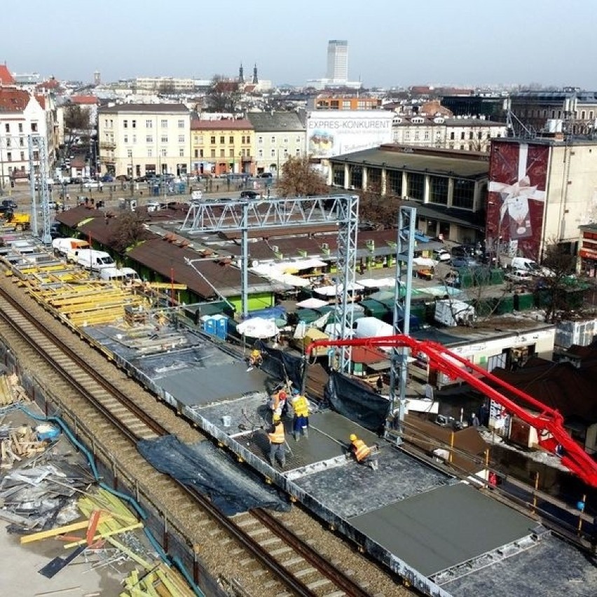 Kraków. Postępują prace przy budowie przystanku kolejowego na Grzegórzkach [ZDJĘCIA]