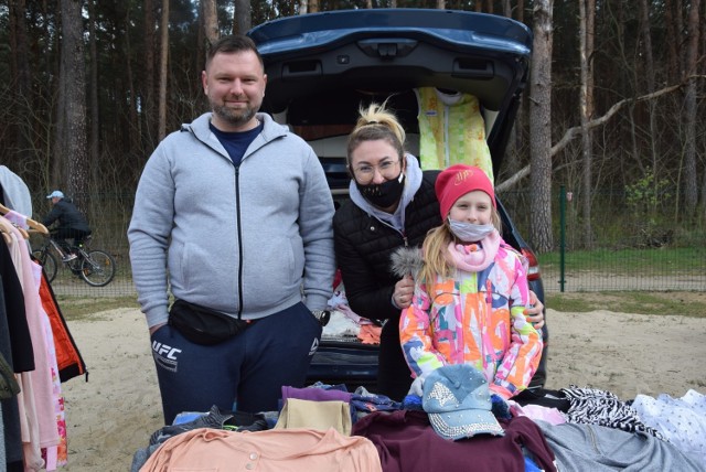 Niedzielna wyprzedaż garażowa na Dzikiej Ochli w Zielonej Górze. Co wystawili na sprzedaż zielonogórzanie? Łapcie garść zdjęć z akcji