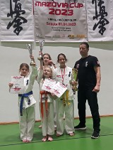 Kolejny sukces zawodniczek Niwnickiego Klubu Karate Kyokushin! Z Ogólnopolskiego Turnieju Mazovia Cup 2023 przywiozły pięć medali