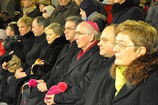 Na koncercie obecni byli: Marcin Zamoyski - prezydent miasta Zamościa, ks. dr Adam Firosz - proboszcz Katedry, wikariusz generalny, ks. bp. Wacław Depo, administrator Diecezji Zamojsko-Lubaczowskiej, Jan Matwiejczuk - przew. Rady Miasta/fot. Tadeusz Kowal