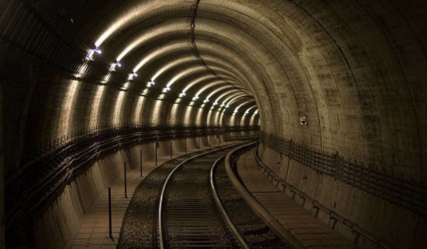 Na forum internetowym poświęconym budowie tunelu kolejowego...