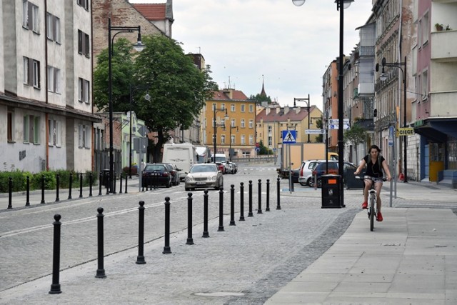 Ulica Wrocławska w Legnicy,  jest już przejezdna po remoncie.
