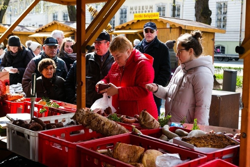 Jarmark Wielkanocny w Alei Kwiatowej. Dużo ozdób i pyszne wypieki 