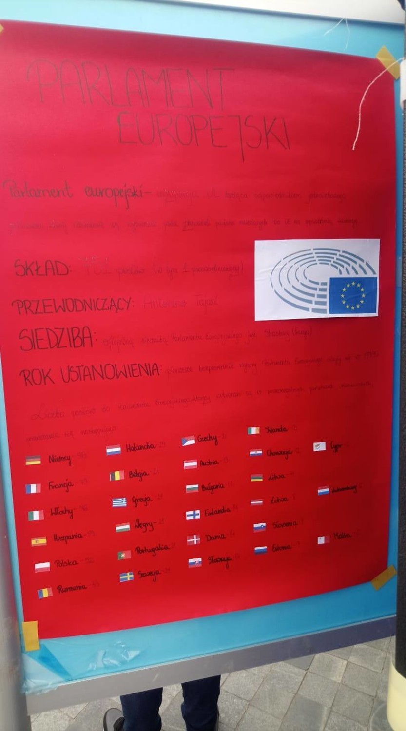 Weź zagłosuj! - uczniowie z Gimnazjum SP Puck tłumaczyli po co nam Europa i zachęcali by głosować w wyborach do Europarlamentu