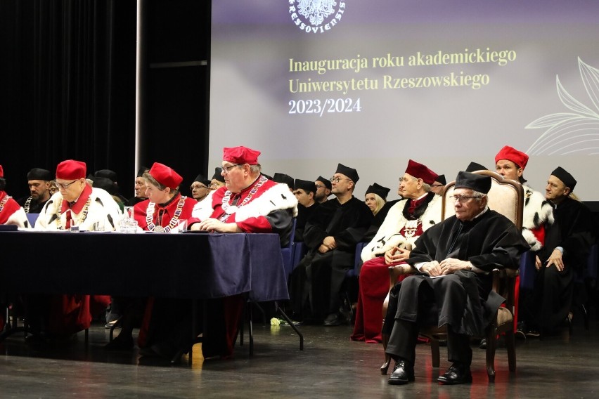 Podczas inauguracji prof. dr hab. Andrzej Kotecki otrzymał...