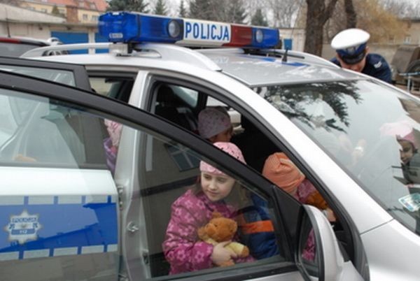 Przedszkolaki odwiedziły strzelińskich policjantów (ZDJĘCIA)