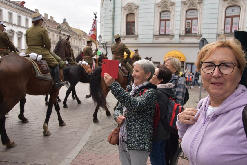 Kawalerzyści wrócili na ulice Tarnowa. Jubileusz oddziału jazdy, który kontynuuje w mieście chlubne tradycje 5. Pułku Strzelców Konnych