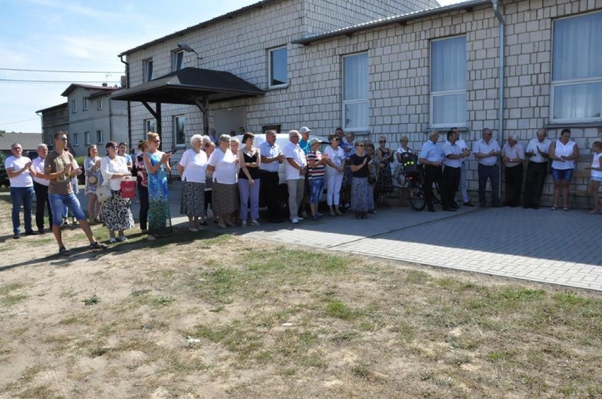 STRAŻACY: Poświęcenie figurki św. Floriana oraz nowego masztu flagowego w OSP Radlin