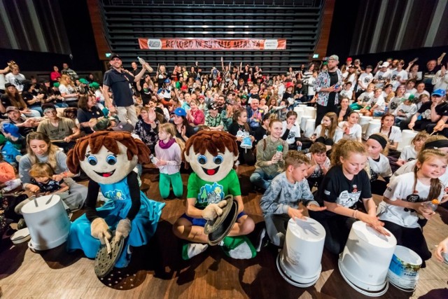 Drugiego dnia festiwalu Drums Fusion 2022 (w sobotę, 28 maja) w siedzibie bydgoskiego MCK ustanowiono rekord Polski w największej liczbie osób grających na instrumentach z recyklingu! W koncercie recyklingowym uczestniczyła Dziecięca Orkiestra Recyklingowa oraz mieszkańcy!