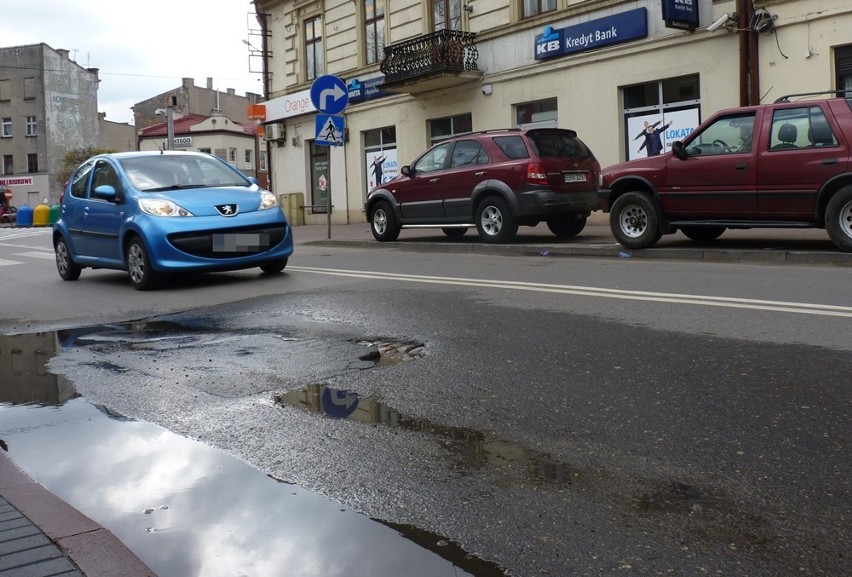 Kiedy załatają dziury na drogach w centrum Radomska?