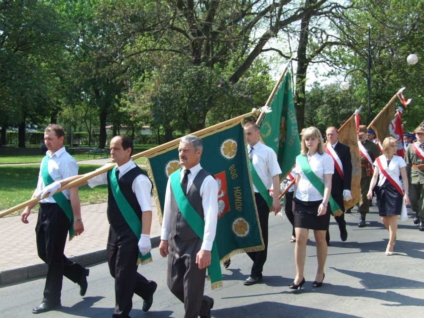 Wieluń: Kwiaty, przemówienia, a wieczorem patriotyczna majówka