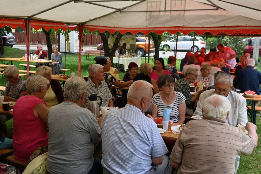 Wielki Dzień Pszczół w Kolniku. Seniorzy świetnie się bawili |ZDJĘCIA