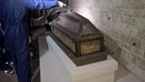 Wawel. Trumna Piłsudskiego i sarkofag króla-melomana w rękach konserwatorów