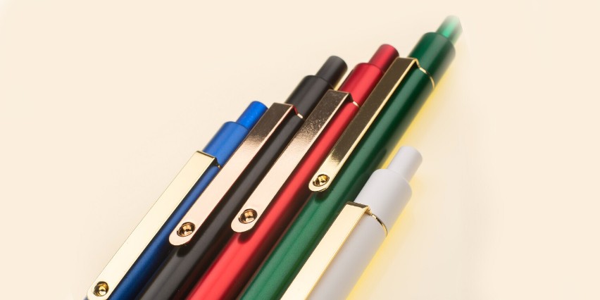 Czy breloki i długopisy reklamowe są w dalszym ciągu atrakcyjne dla klientów?