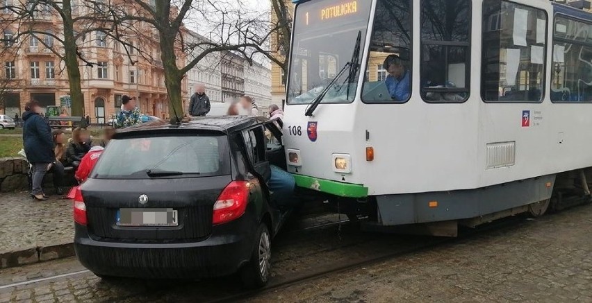 Kolizja na pl. Grunwaldkzkim w Szczecinie