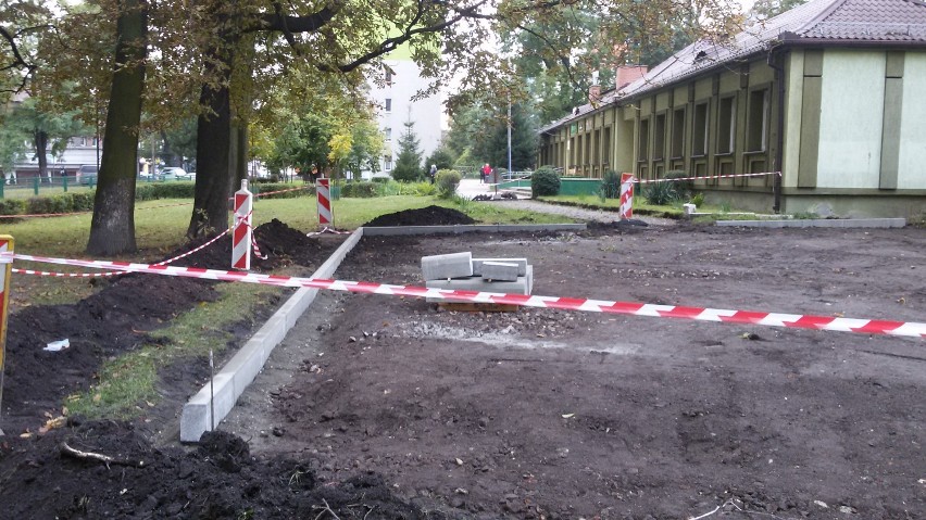 W Szombierkach budują ciąg pieszo-jezdny łączący Przedszkola nr 39 z parkingiem przy Tesco