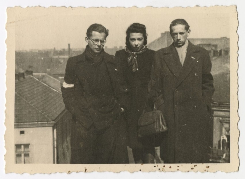 Ryszard Ores z przyjaciółmi w getcie krakowskim, ok. 1941...