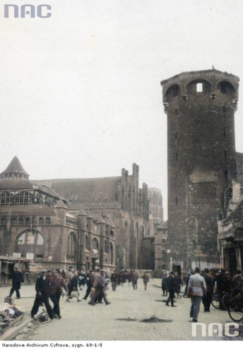Oto zniszczony wojną Gdańsk na wyjątkowych zdjęciach. Pokolorowaliśmy czarno-białe fotografie miasta z czasów powojennych! 