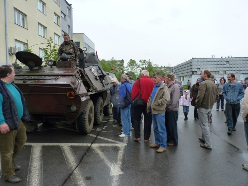 Zlot Pojazdów Militarnych Wapienniki 2012: Parada i pokaz w Radomsku [ZDJĘCIA+FILM]