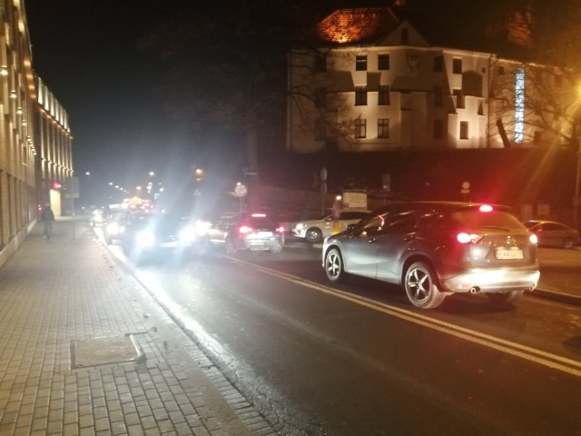 Główna  ulica Oświęcimia zakorkowana.