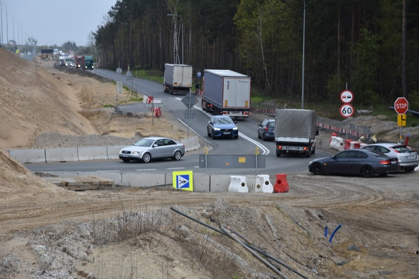 Migawki z placu budowy S-5 między Białymi Błotami, a...