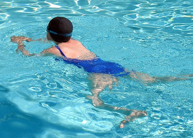 Źródło: http://commons.wikimedia.org/wiki/File:Swimming.breaststroke.arp.750pix.jpg