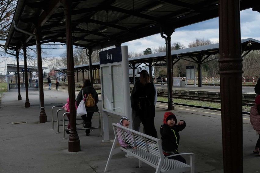 Niezwykłe pociągi pojawiły sie na żarskiej stacji PKP