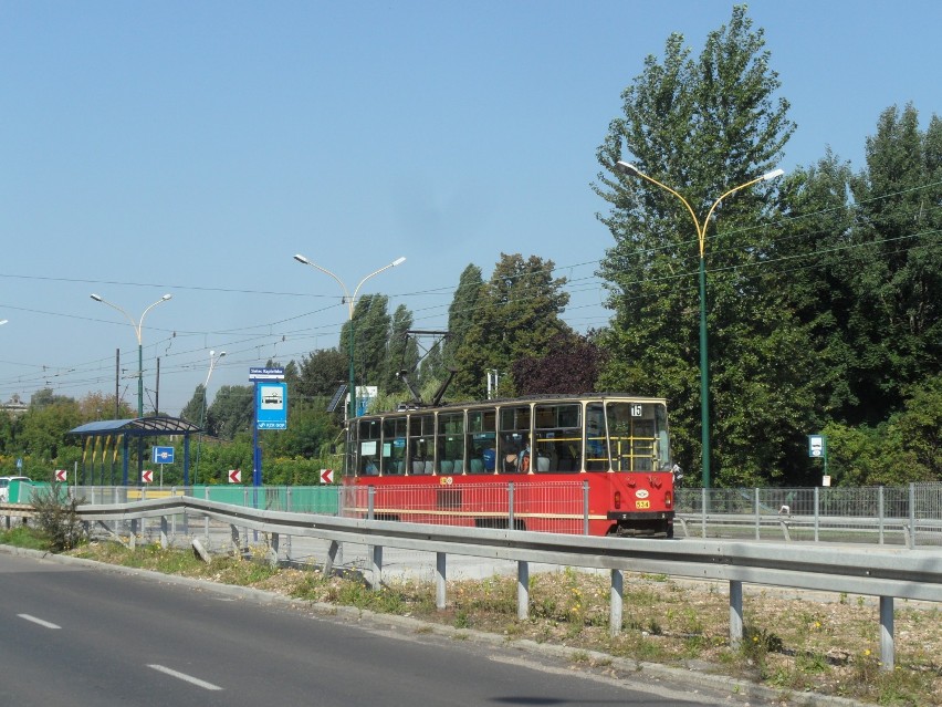 Tramwaje w Sosnowcu. Na wyremontowanym odcinku "15" montowane są wiaty na przystankach [ZDJĘCIA]