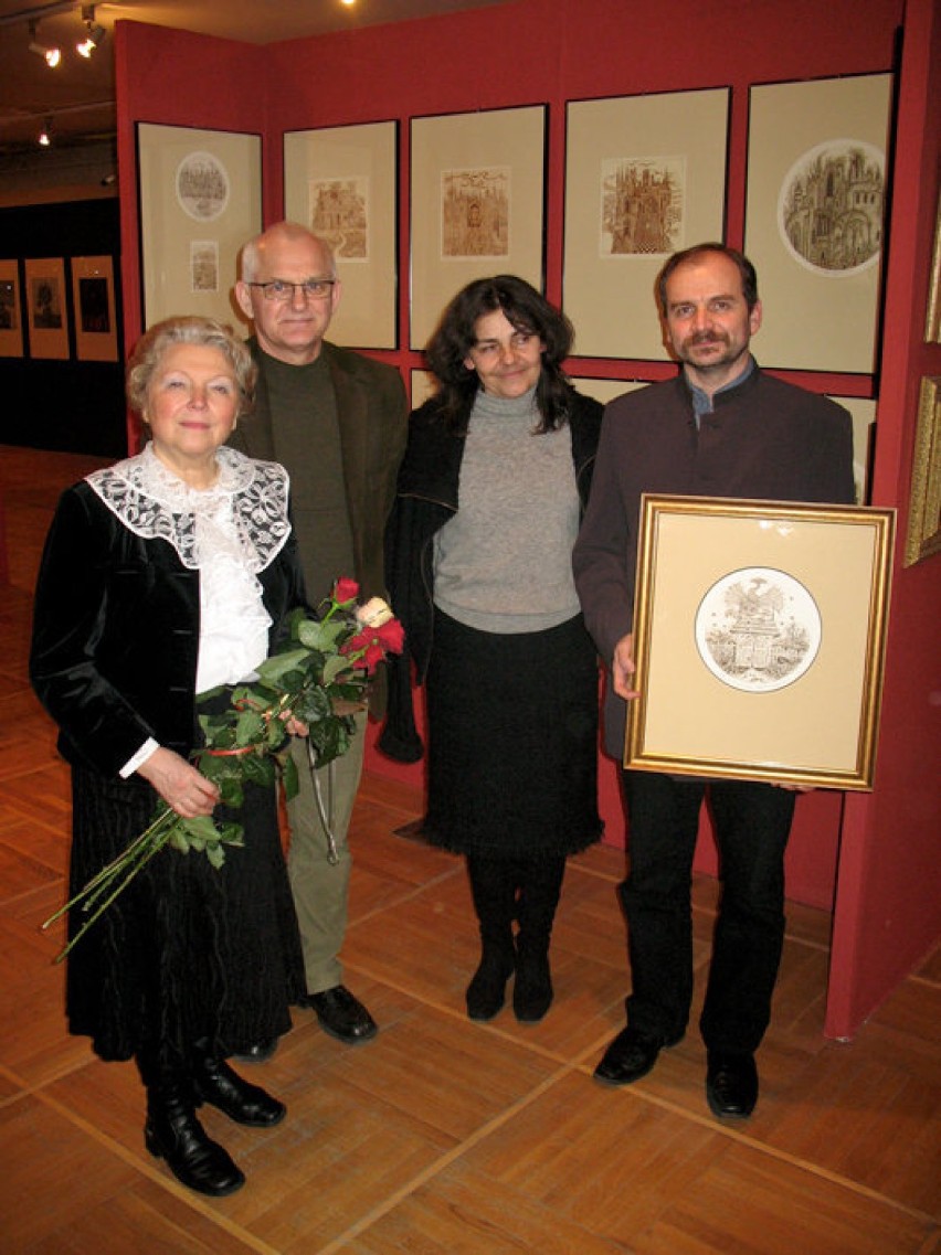 Od lewej: Krystyna Szalewska, dyrektor Muzeum Okręgowego w...