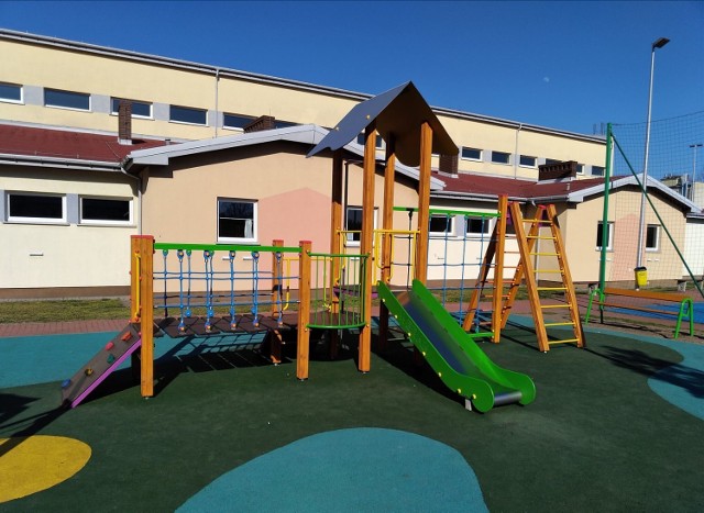 Nowy plac zabaw zabaw powstał przy Szkole Podstawowej nr 12 w Kaliszu