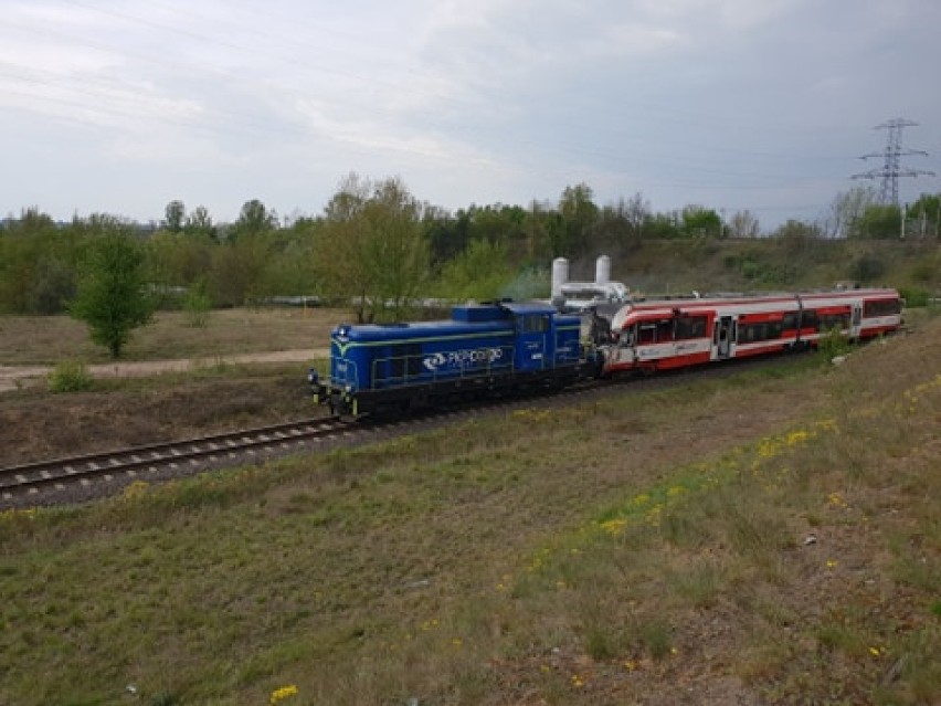 Wypadek zablokował linię kolejową na trasie Wągrowiec- Poznań. Do kiedy będą utrudnienia? 