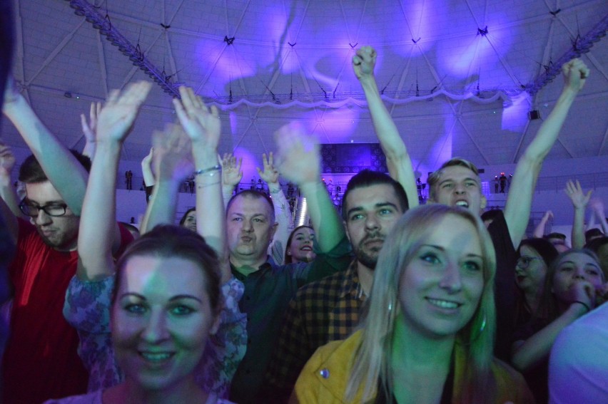 Gwiazdy disco polo w Stegu Arenie w Opolu. 30-lecie zespołu Akcent w Okrąglaku. Zenek Martyniuk i "Przez twe oczy zielone" hitem imprezy