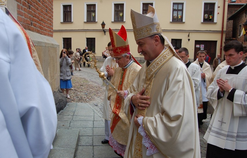 Ingres bpa Andrzeja Jeża do katedry w Tarnowie odbył się 15...