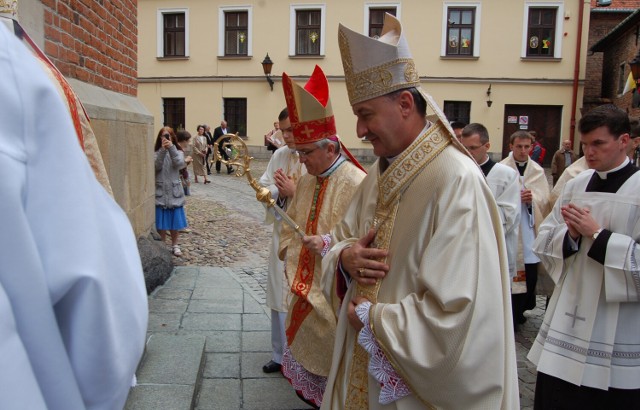 Ingres bpa Andrzeja Jeża do katedry w Tarnowie odbył się 15 czerwca 2012 roku
