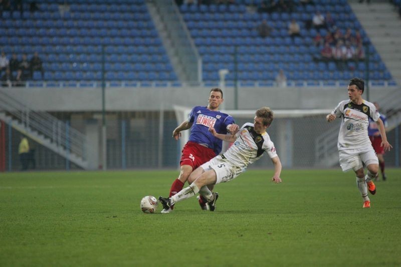 Piast Gliwice - Ruch Radzionków 0:1 [ZDJĘCIA]. Niespodzianka w Gliwicach, Cidry wygrały z liderem!