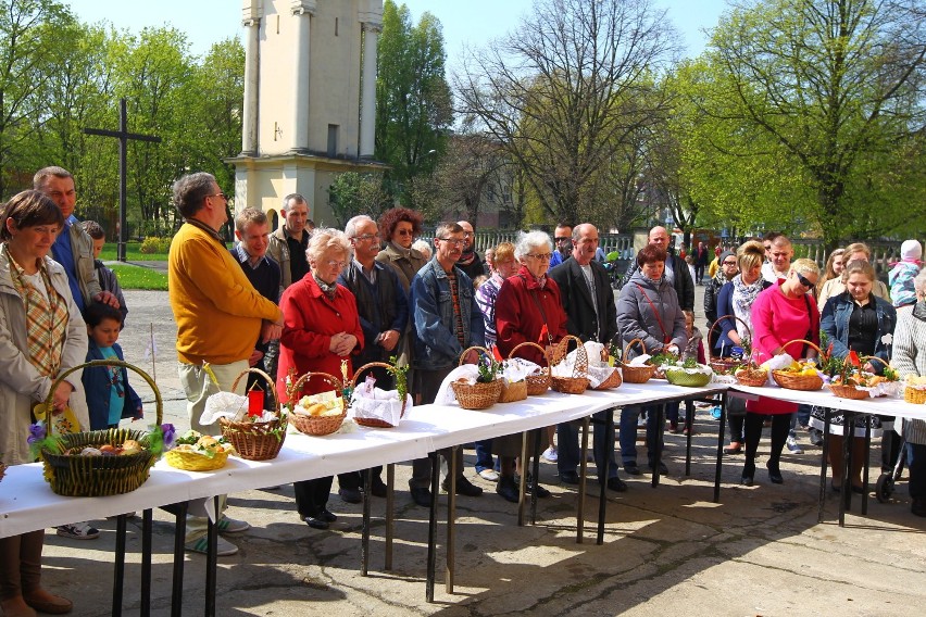 Wielka Sobota w Poznaniu: Wierni święcą pokarmy