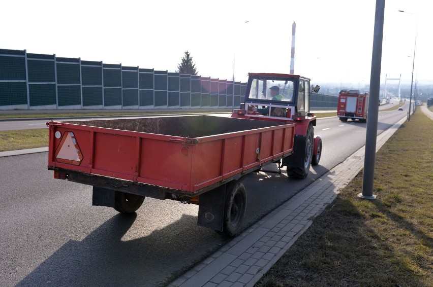 Do zdarzenia doszło w czwartek przed godz. 8 na alei...