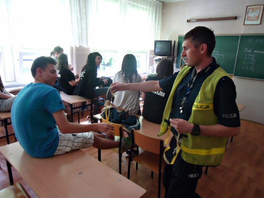Klasa policyjna w Jastrzębiu: Uczniowie przyszli do komendy ZDJĘCIA