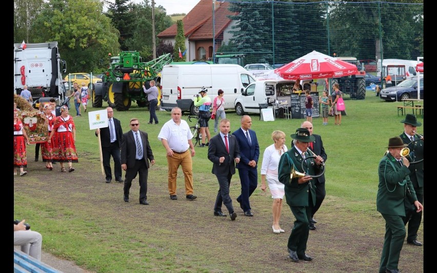 Dożynki powiatowo-gminne odbyły się 8 września, na terenie stadionu w Starych Bogaczowicach