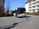 Komunikacja autobusowa w Świnoujściu dezynfekuje uchwyty i poręcze