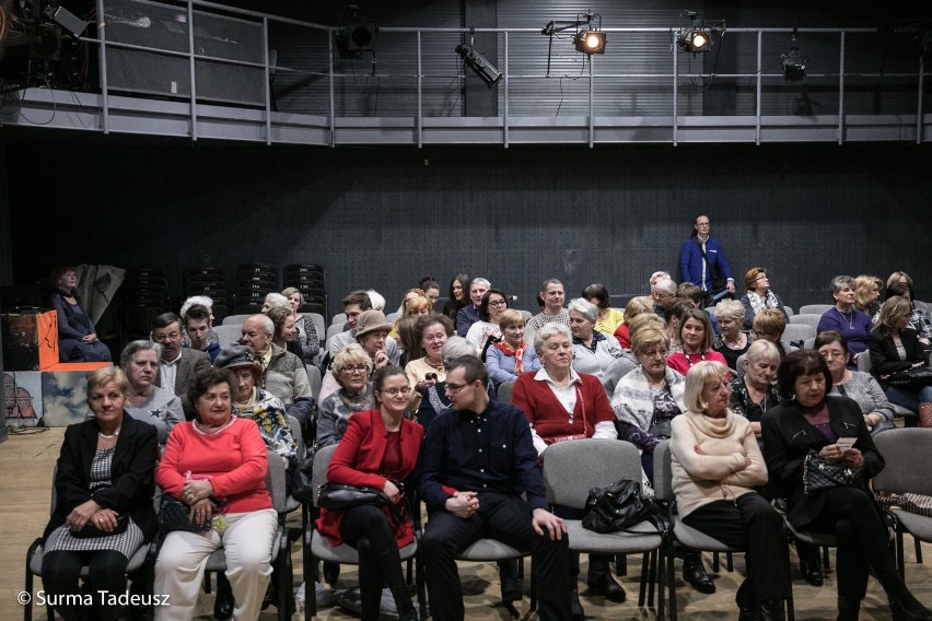 Stargardzki teatr Krzywa Scena wystawił sztukę "8 kochających kobiet" [ZDJĘCIA]